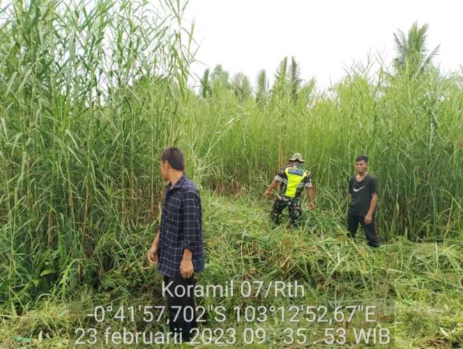 Saling Menjaga Hutan dan Lahan Antara Babinsa Koramil 07/Reteh dan Masyarakat