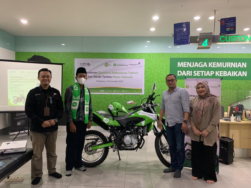 UPZDK PermataBank Syariah Gelar Penyaluran Beasiswa Mahasiswa Tahfidz dan Serah Terima Motor Dakwah Da'i Penjuru Negeri