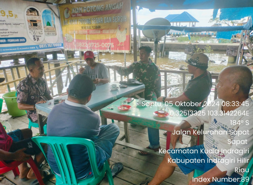 Wujudkan Silaturahmi dan Tegur Sapa Antar Sesama Melalui Komsos Babinsa Koramil 04/Kuindra di Desa Binaan