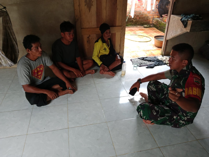 Babinsa Koramil 09/Kmg Turun Untuk Laksanakan Komsos Guna Jalin Silaturahmi