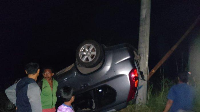 Tragis, Mobil Tabrak Tiang Listrik hingga Terguling, Empat Penumpang Selamat