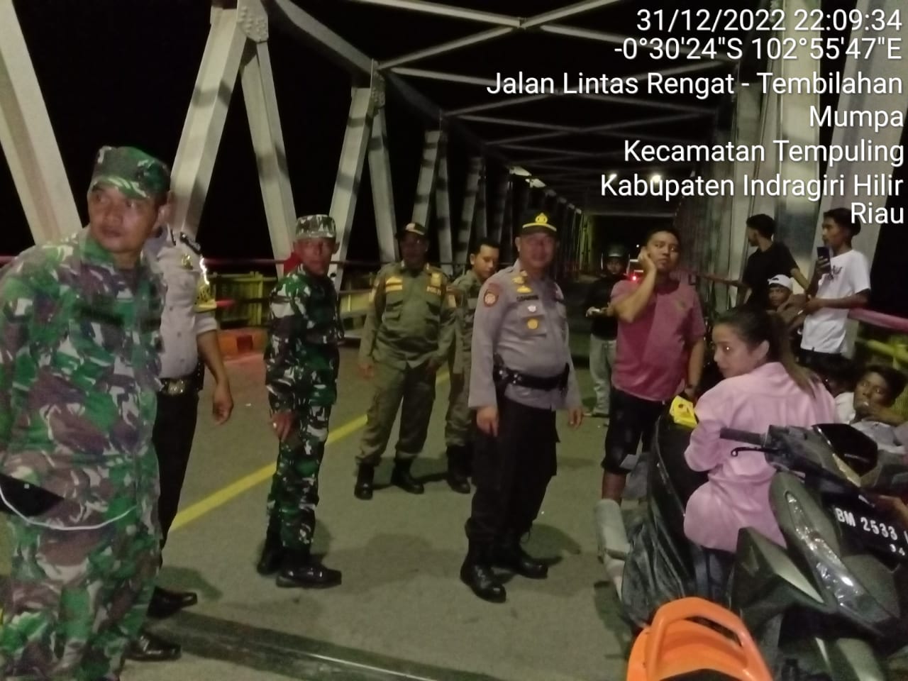 TNI POLRI PAM Malam Natal Dan Tahun Baru Di Wilayah Koramil 03/Tempuling