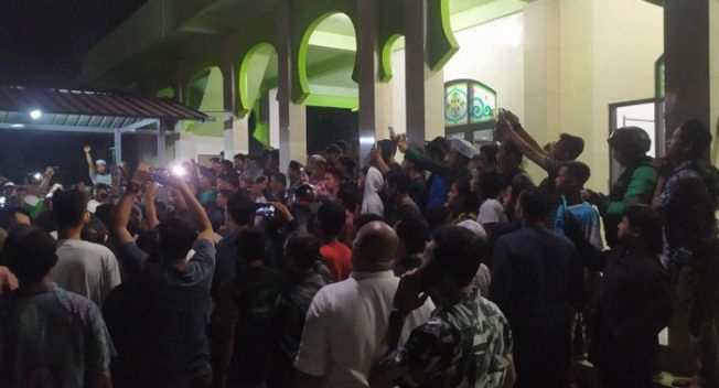 Masjid Diserbu Warga karena Warung Tuak Dirazia, Rumah Warga Jadi Sasaran Utama