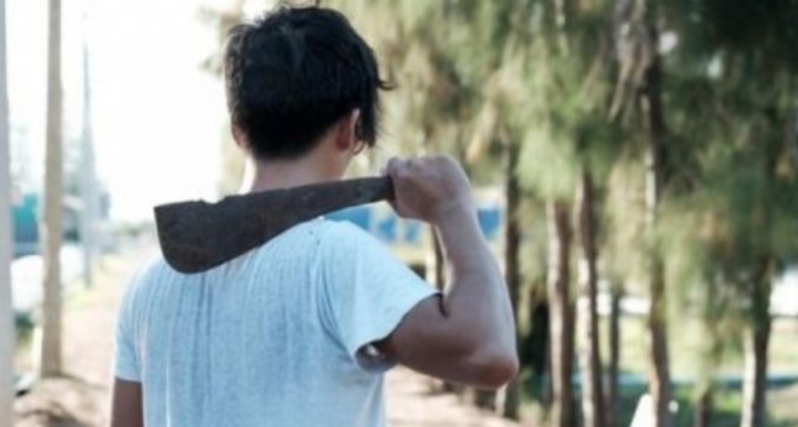 WADUH...! Pria Ini Bacok 5 Warga dan Bakar 4 Rumah, Ngerilah Pokoknya