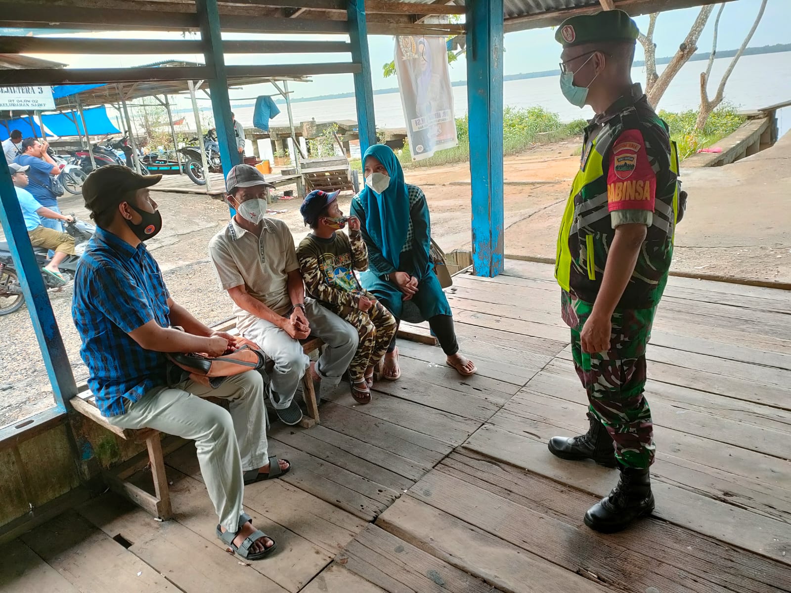 Babinsa Koramil 04/Kuindra Kodim 0314/Inhil Melakukan Pemantauan di Tempat Binaannya