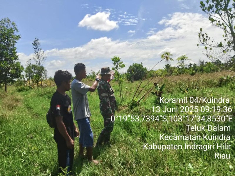 Cegah Karhutla, Babinsa Koramil 04/Kuindra Giat Lakukan Patroli Dengan Masyarakat Setempat