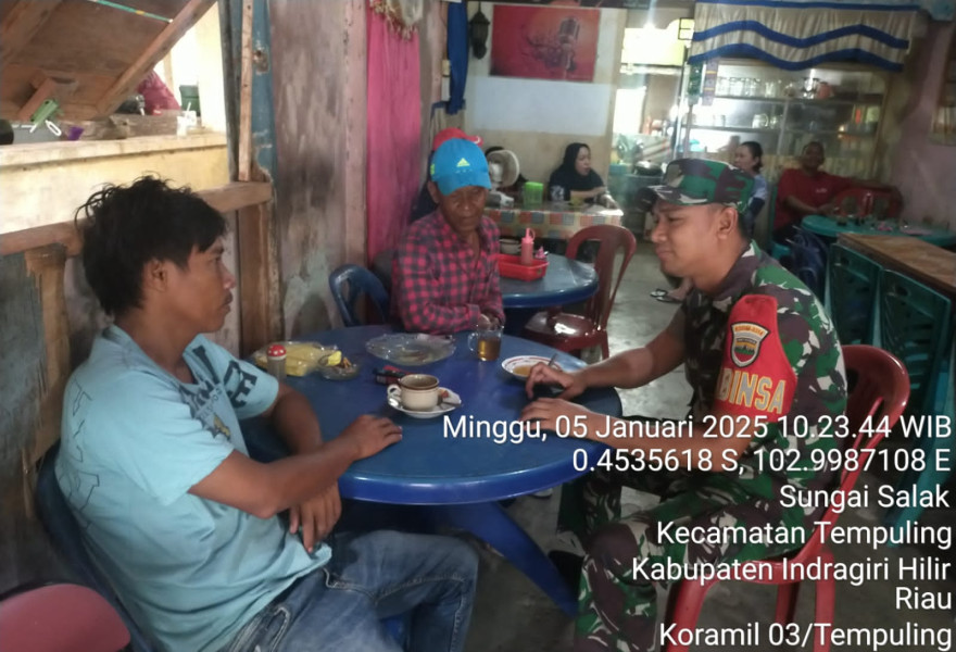 Babinsa Koramil 03/Tpl Patroli Keliling Desa Binaan Sambangi Mitra Karib