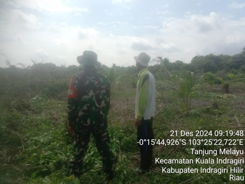 Babinsa Koramil 04/Kuindra Lakukan Patroli dan Sosialisasi di Desa Tanjung Melayu