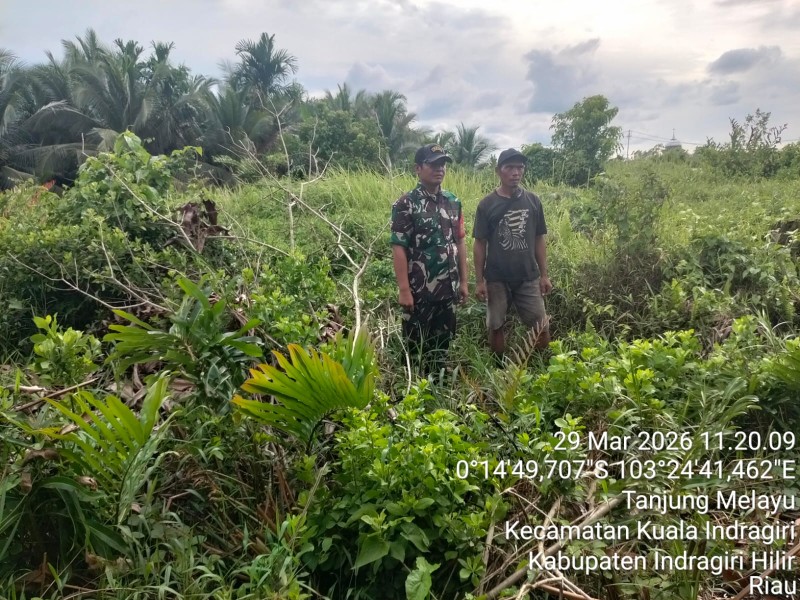 Pastikan Keamanan Lingkungan, Babinsa Koramil 04/Kuindra Laksanakan Patroli Tapal Batas