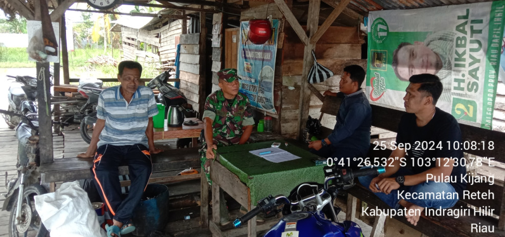 Babinsa Sertu M. Hasan Giat Komsos Guna Dukung Pelaksanaan Pilkada Damai