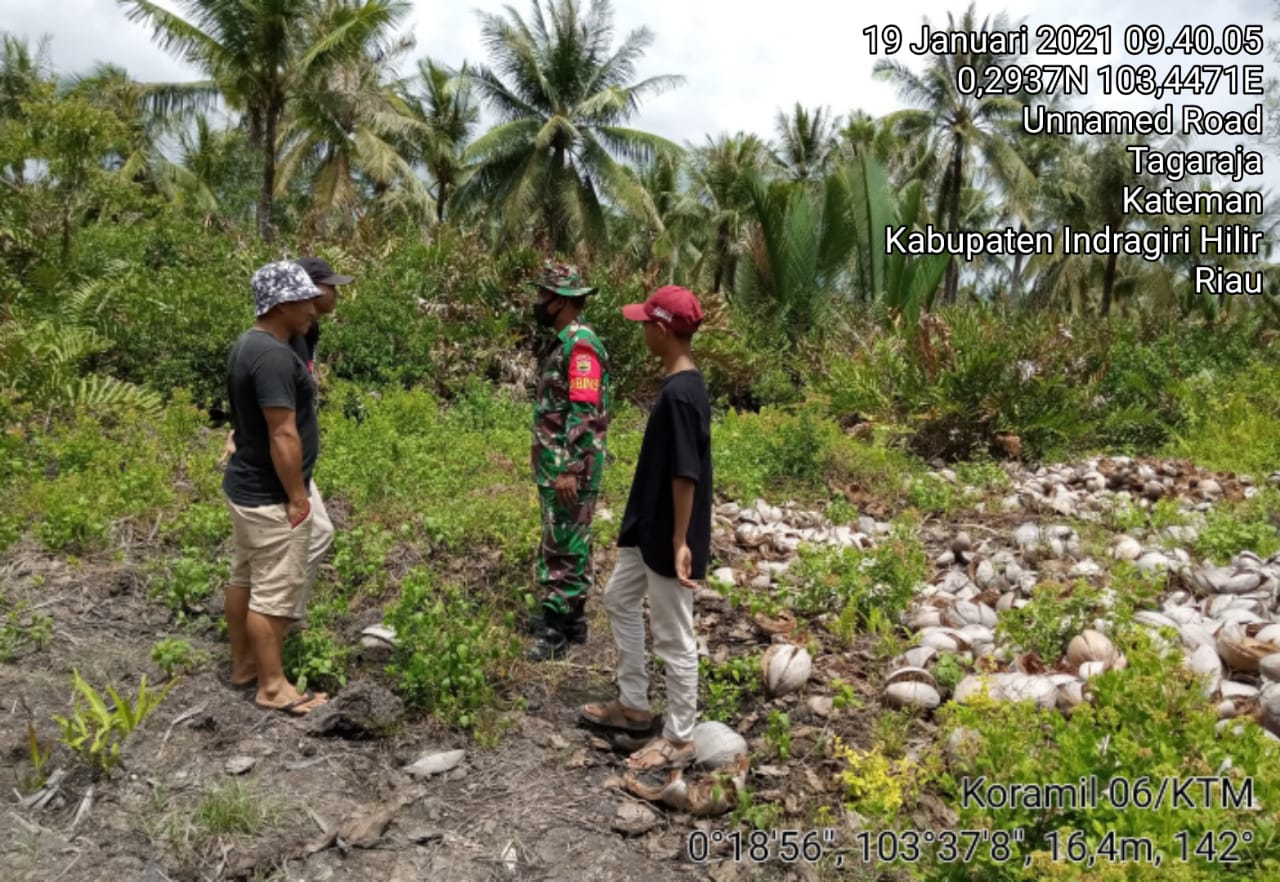 Serma Indra Rahman Patroli Karhutla bersama Warga di Tagaraja