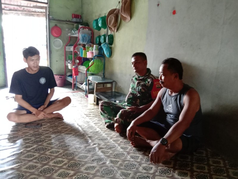 Melalui Komsos, Babinsa Sertu Pardamaean Siregar Silaturahmi Dengan Mitra Karib