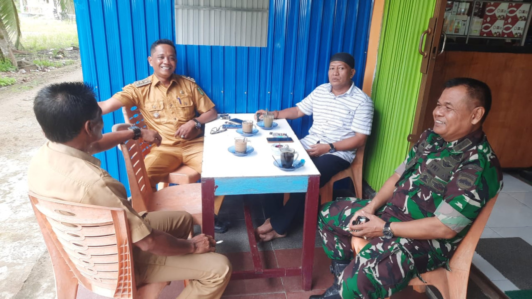 Pererat Silaturahmi, Danramil 03/Tpl Kodim 0314/Inhil Laksanakan Komsos Dengan Forkopimcam