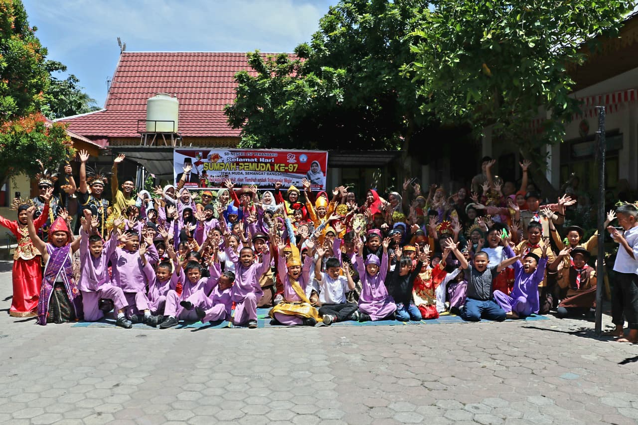 Meriahkan Hari Sumpah Pemuda, SD Negeri 157 Pekanbaru Gelar Pawai Budaya