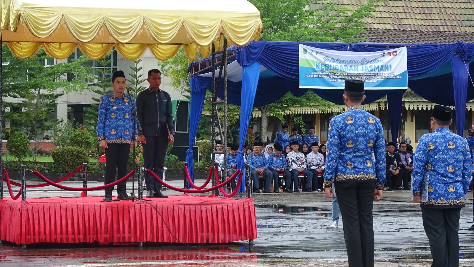 Penjabat (Pj.) Bupati Indragiri Hilir (Inhil), H. Erisman Yahya, bertindak sebagai inspektur upacara pada peringatan Hari Ulang Tahun (HUT) KORPRI Ke-53