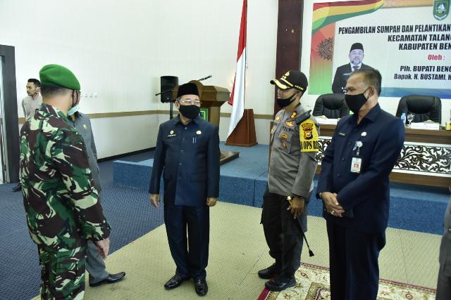 Resmi, PLh Bupati Bengkalis Lantik Syafarudin sebagai Kepala Desa Tasik Serai Barat