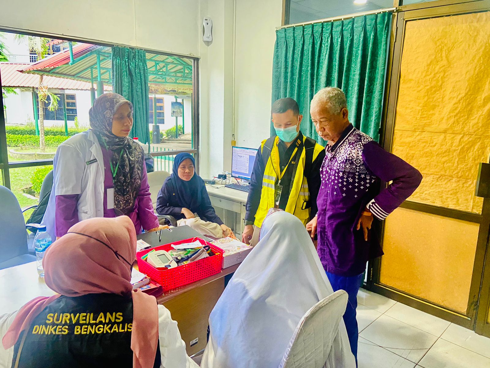 Dinas Kesehatan Bengkalis Mendampinggi Pengantaran JCH Menuju Embarkasi Haji Batam