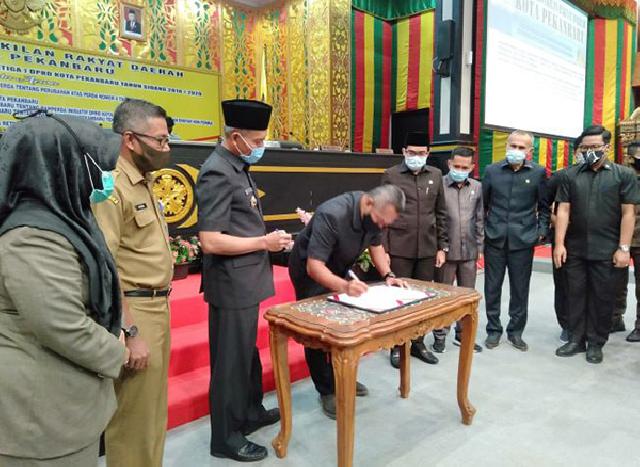 Sahkan Perda Pembentukan dan Susunan Perangkat Daerah Kota Pekanbaru, DPRD Pekanbaru Gelar Paripurna