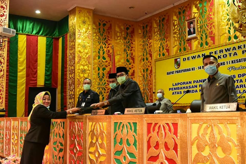 DPRD bersama pemko gelar rapat laporan panitia khusus terhadap ranperda perubahan atas perda kota pekanbaru nomor 4 tahun 2012 tentang retribusi pelayanan kesehatan