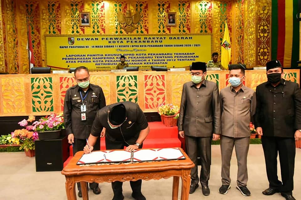 DPRD bersama pemko gelar rapat laporan panitia khusus terhadap ranperda perubahan atas perda kota pekanbaru nomor 4 tahun 2012 tentang retribusi pelayanan kesehatan