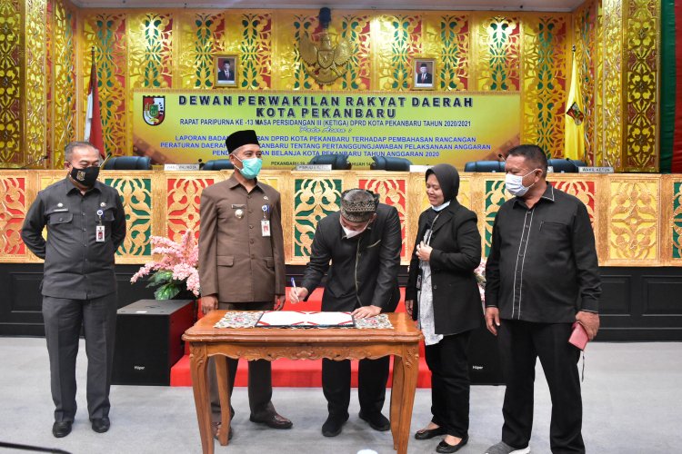 Paripurna ke-5 Masa Sidang III, Pemko Pekanbaru Sampaikan Ranperda Perlindungan Masyarakat dari Covid-19