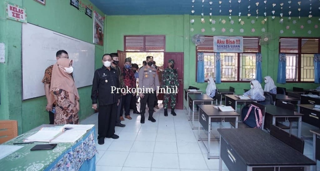 Hari Pertama Uji Coba PTM, Bupati HM Wardan Turun Langsung Pantau Kegiatan