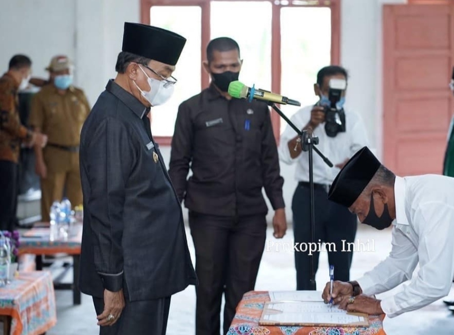 Bupati Inhil Resmikan Anggota BPD Reteh Masa Bakti 2021-2027