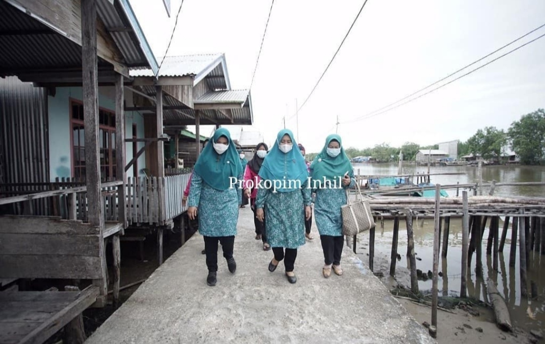 Bupati Inhil dan Zulaikhah Wardan Sambangi Balita Gizi Kurang di Concong dan Kuindra