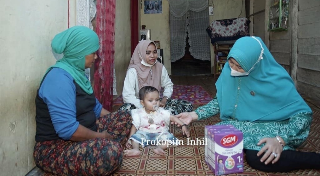 Bupati Inhil dan Zulaikhah Wardan Sambangi Balita Gizi Kurang di Concong dan Kuindra
