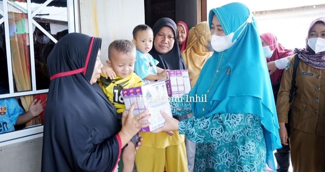 Bupati Inhil dan Zulaikhah Wardan Sambangi Balita Gizi Kurang di Concong dan Kuindra