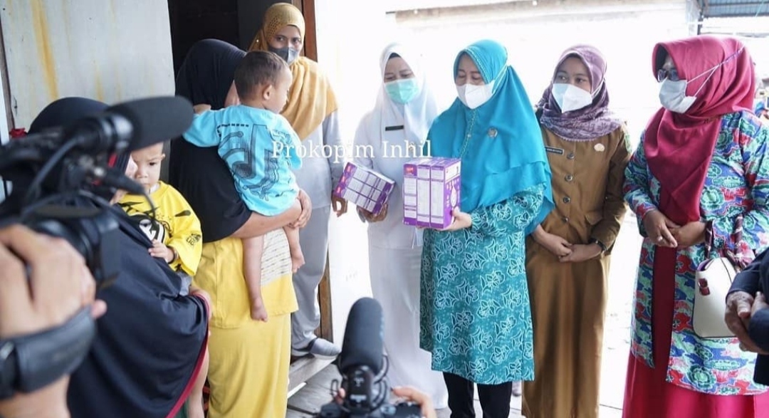 Bupati Inhil dan Zulaikhah Wardan Sambangi Balita Gizi Kurang di Concong dan Kuindra