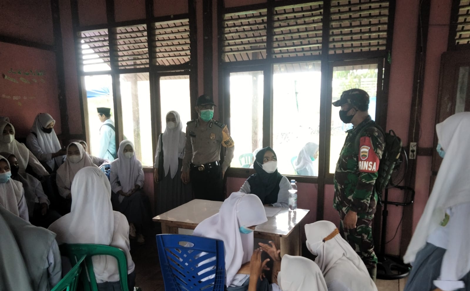 UPT Puskesmas Sungai Piring Gelar Vaksinasi Bagi Pelajar MA di Sungai Luar