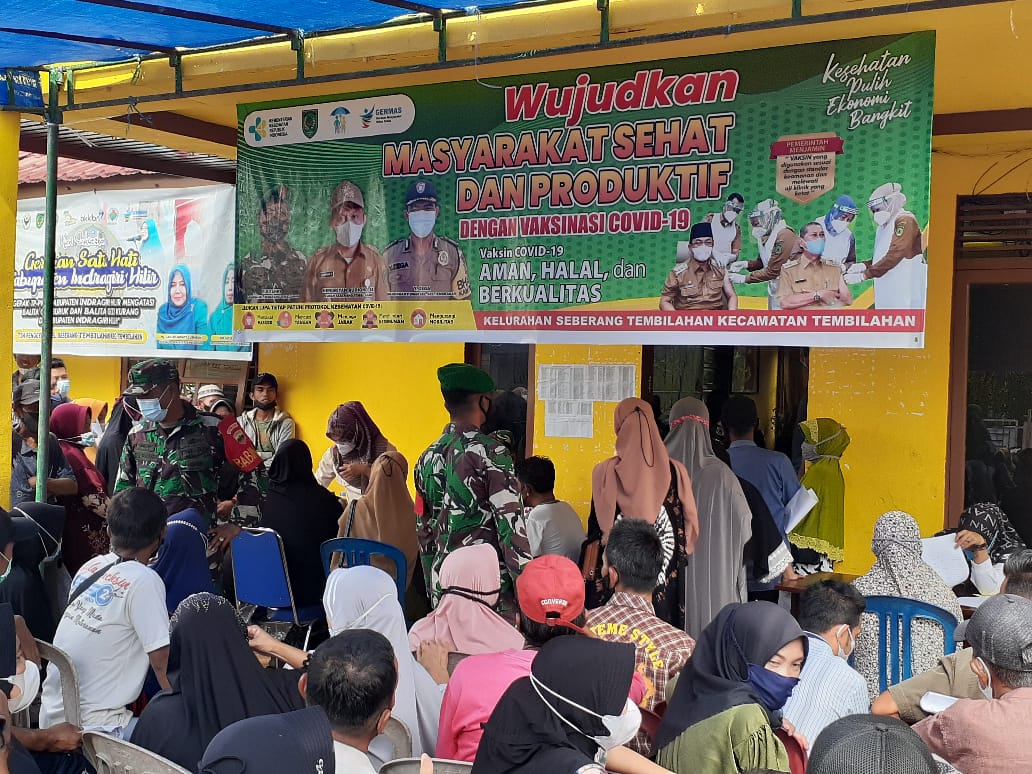 Dinkes Inhil Melalui Pustu Seberang Tembilahan Gelar Vaksinasi Bersama TNI-Polri