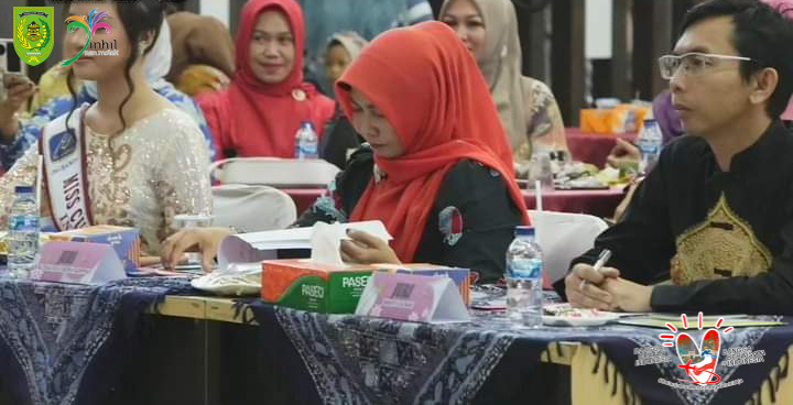 Tingkatkan Ekonomi Kreatif, Pemkab Inhil Gelar Fashion Show dan Mewarnai Batik