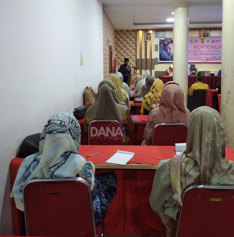 Kadiskes Rahmi Indrasuri Buka Secara Resmi  Pertemuan Tatalaksana Bayi Lahir Dari Ibu positif HIV dan Syphilis