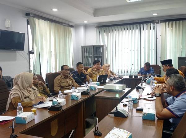 Komisi III DPRD Kota Hearing Dinas Pendidikan Pekanbaru