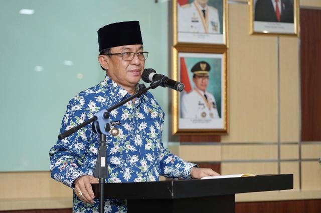 Bupati Inhil Serahkan Hadiah Lomba Foto Kelapa Tajaan SKI