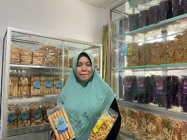 Diskopukm Inhil Lakukan Monitoring Terhadap Pelaku UMKM Produksi Kue Semprong