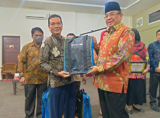 Pemkab Inhil Berikan Penghargaan Kepada Puskesmas yang Terinovatif