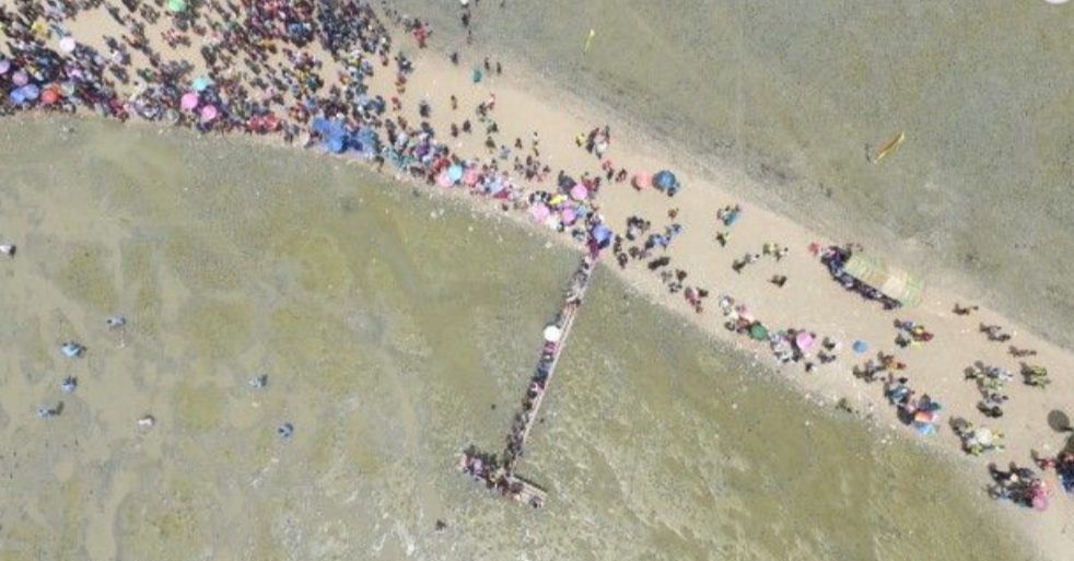 Semaraknya Menongkah Di pantai Bidari Inhil