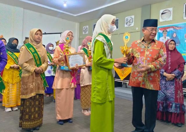Titania Melani Putri Siswi SMA N 1 Kateman Terpilih Jadi Terbaik 1 Duta Stunting Inhil