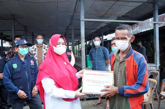 Wujud Kepedulian Korban Lonsor di Tanjung Baru, Bupati HM Wardan Salurkan Bantuan 