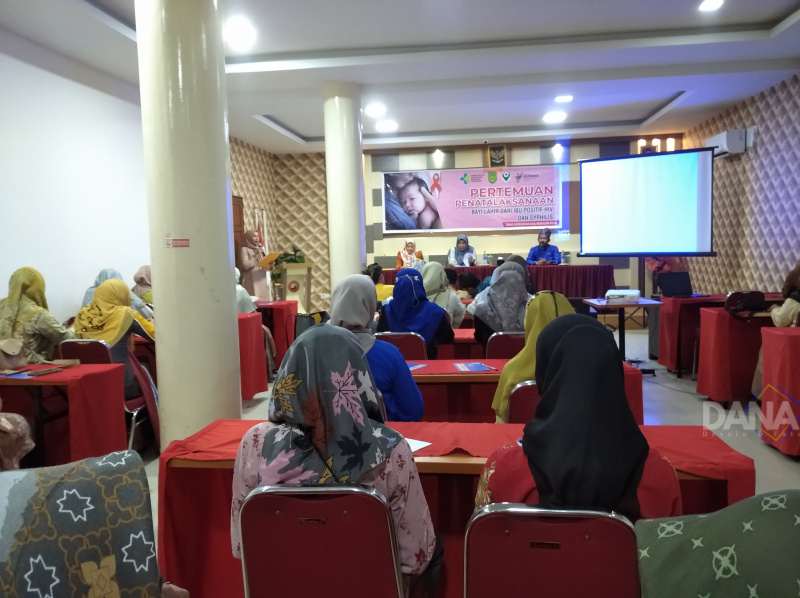 Kadiskes Rahmi Indrasuri Buka Secara Resmi  Pertemuan Tatalaksana Bayi Lahir Dari Ibu positif HIV dan Syphilis