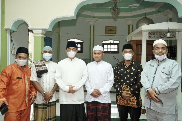 Saat Safari Ramadhan di Kempas, Bupati Inhil Ajak Lawan Covid-19 