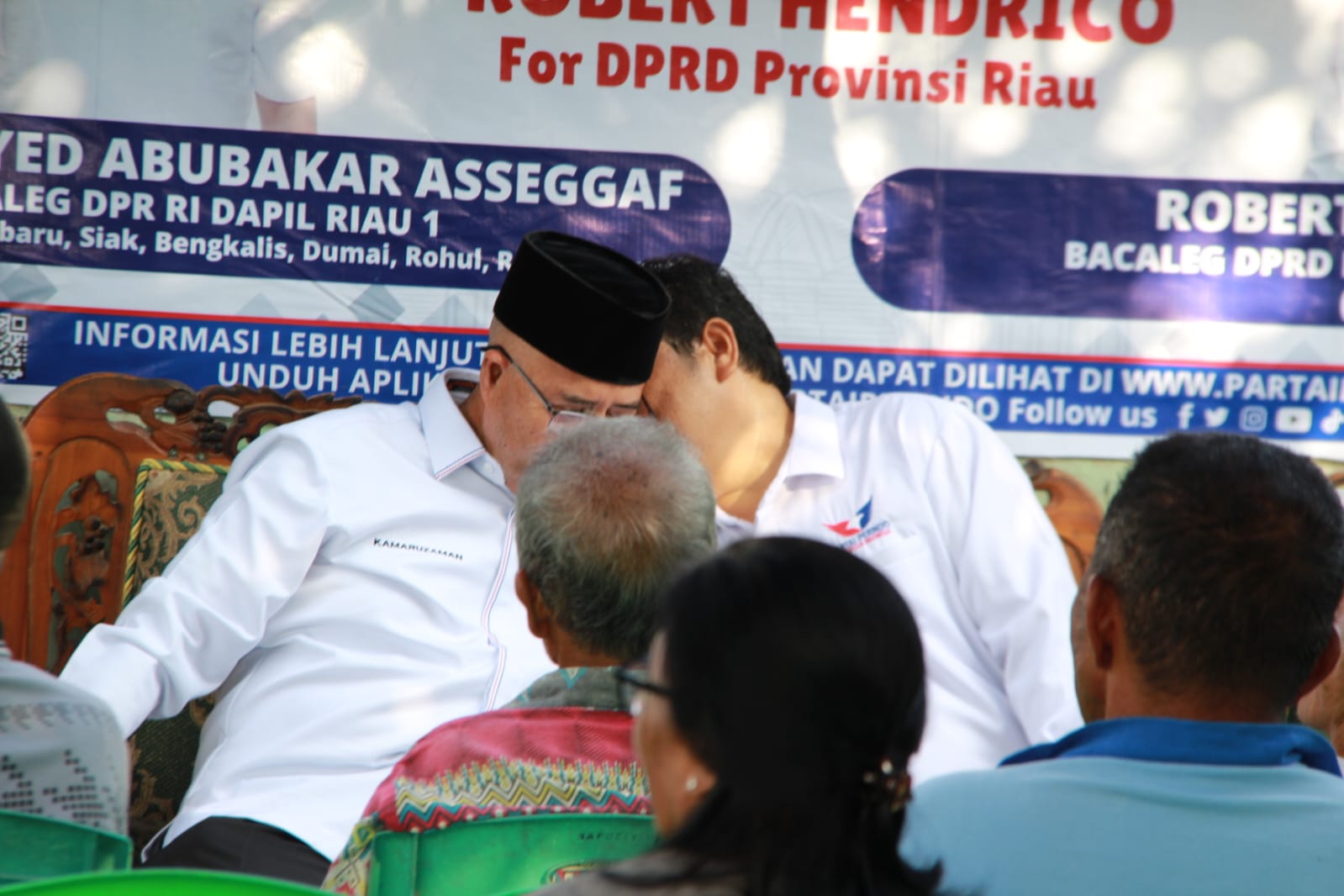 Robert Hendriko Sosialisasikan Program Memanusiakan Manusia, Pendidikan dan Penguatan Perekonomian untuk Masyarakat Riau