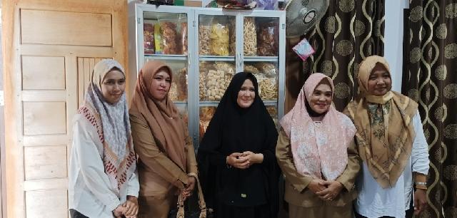 Miliki Market Hingga ke Luar Daerah, Hafiza Snak Terima Kunjungan dari Diskopumkm Inhil