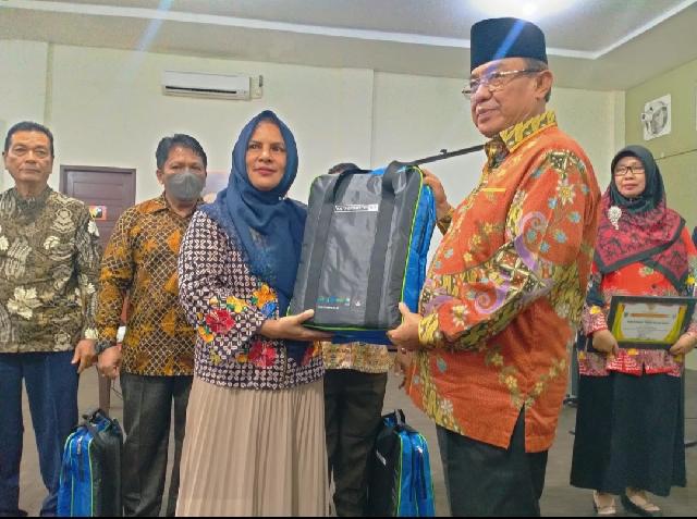Pemkab Inhil Berikan Penghargaan Kepada Puskesmas yang Terinovatif
