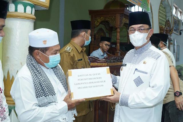Kunjungan ke Keritang, Bupati Inhil Santuni Anak Yatim