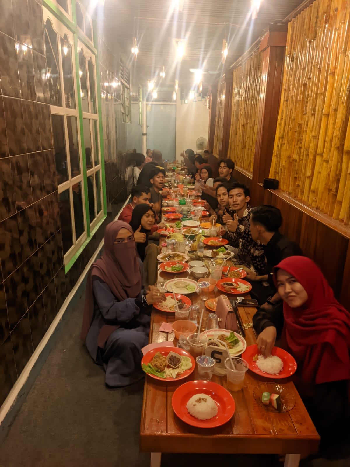 Mr Cafe Tempatnya Bukber Anak Kekinian