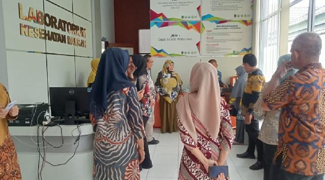Dinkes Inhil Tutup Secara Resmi Bimtek Akreditasi Laboratorium Kesehatan Daerah